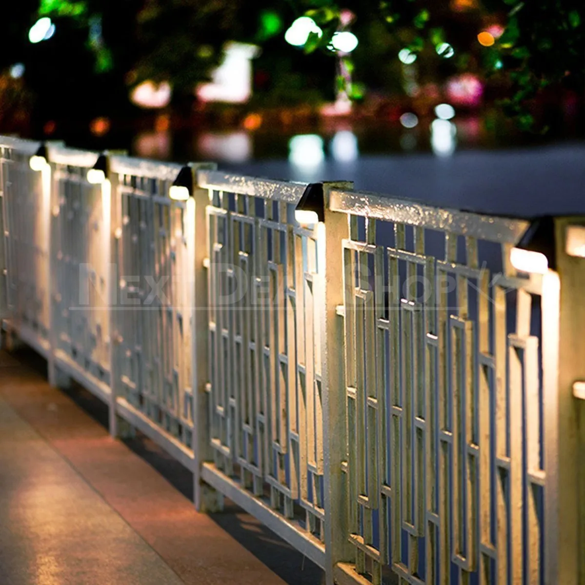 Solar Powered Fence Lamp
